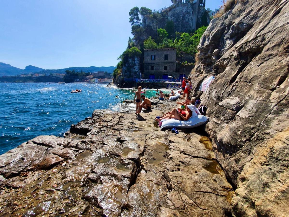 Hostel & Glamping Santa Fortunata Sorrente Extérieur photo
