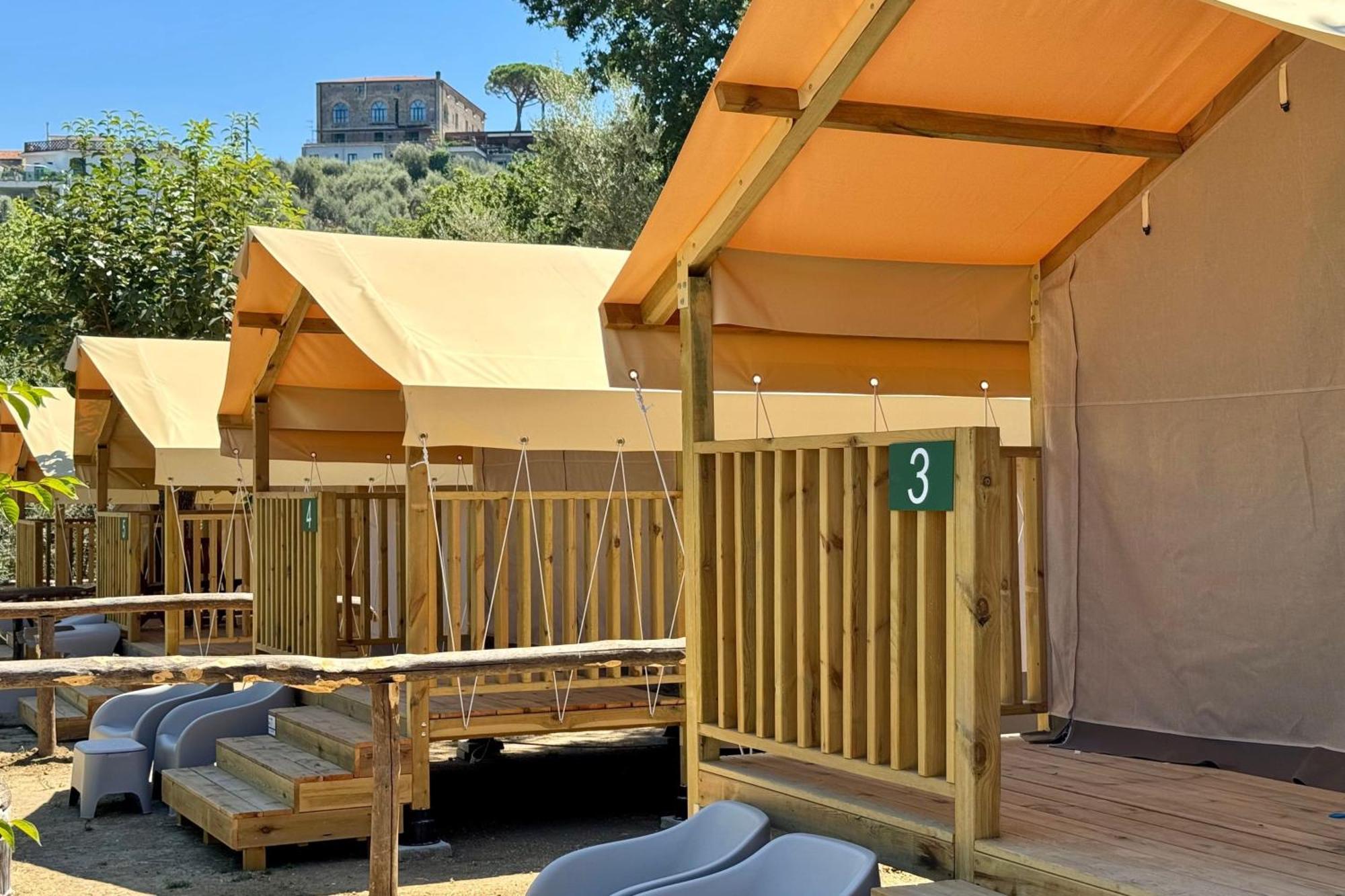 Hostel & Glamping Santa Fortunata Sorrente Extérieur photo