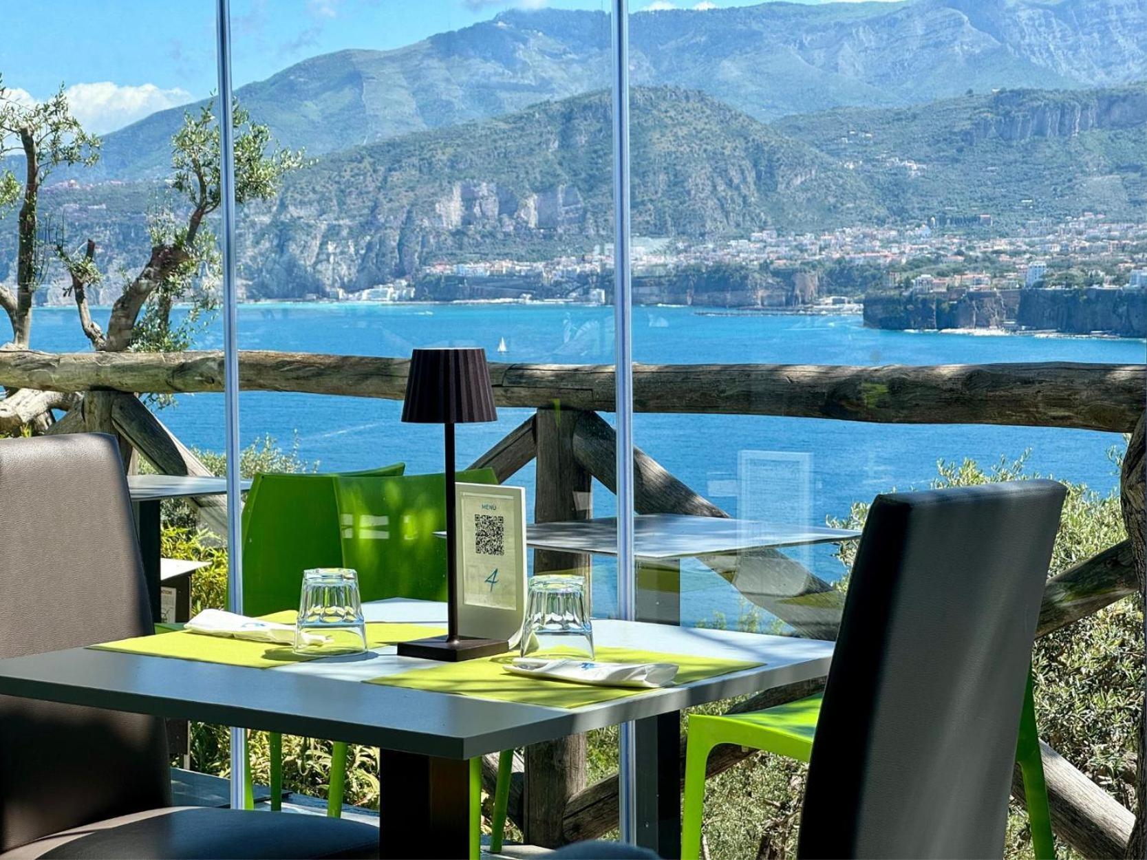 Hostel & Glamping Santa Fortunata Sorrente Extérieur photo