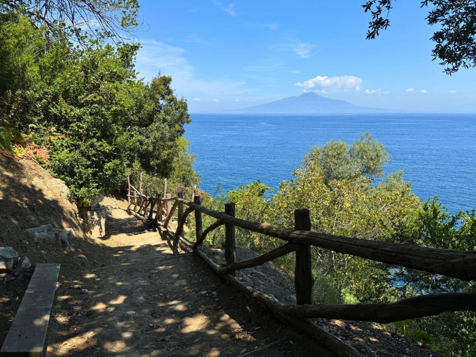 Hostel & Glamping Santa Fortunata Sorrente Extérieur photo